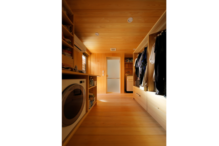 大きな窓と畳　浜松