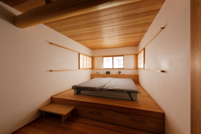 大きな窓と畳　浜松